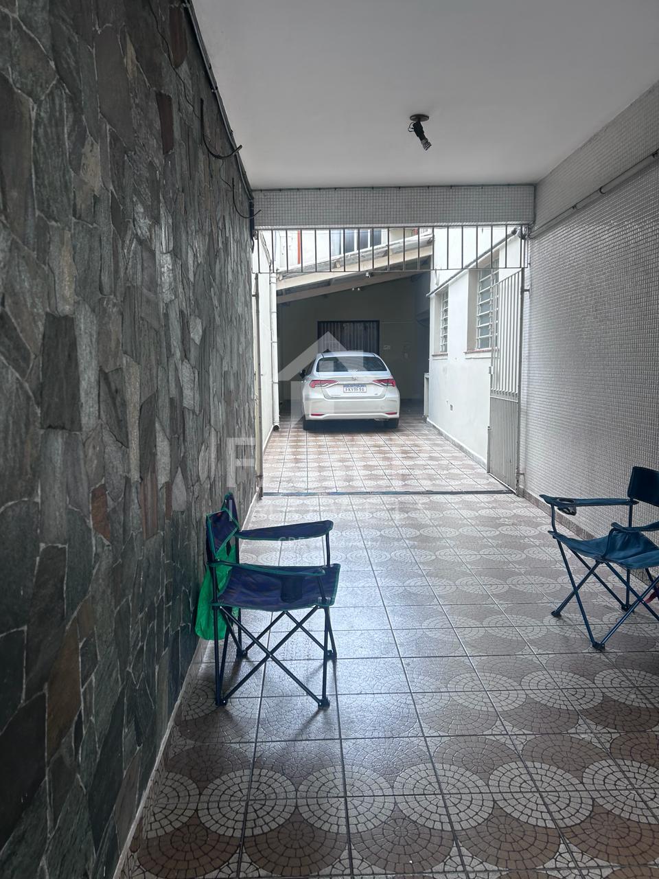 Sobrado amplo com edícula